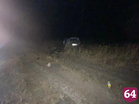 Два человека покалечились при опрокидывании автомобиля на саратовской трассе